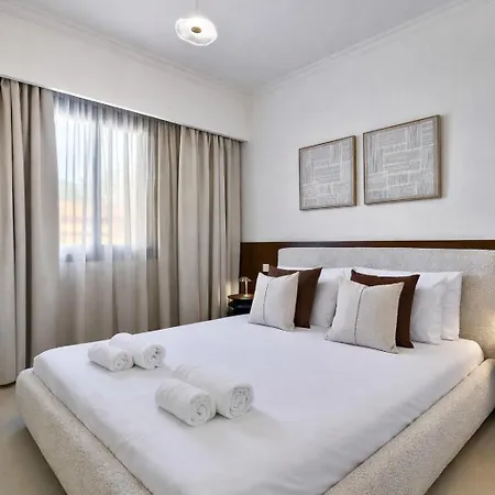 Dhalila - Stunning Garden By Vichy Holidays Apartment *