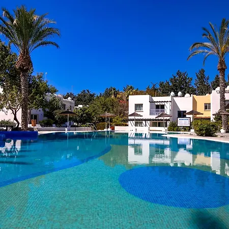 Dhalila - Stunning Garden By Vichy Holidays