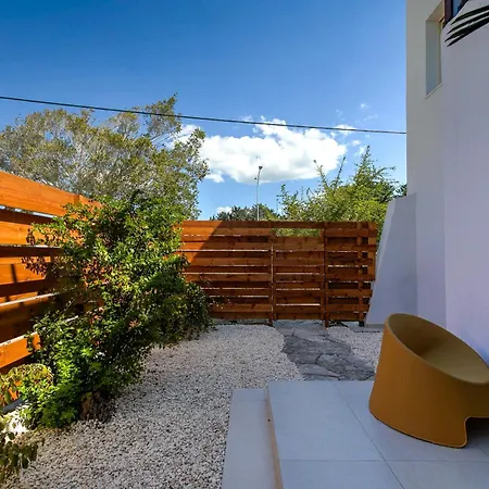Dhalila - Stunning Garden By Vichy Holidays Lägenhet *