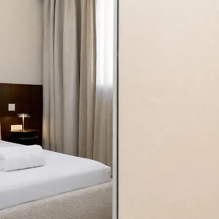 Dhalila - Stunning Garden By Vichy Holidays Apartment *